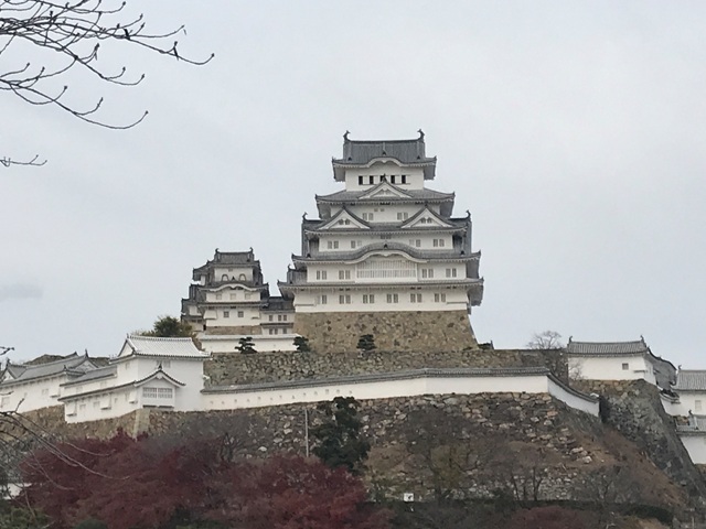 姫路城。白鷺城といわれるだけあって、立派なお城。